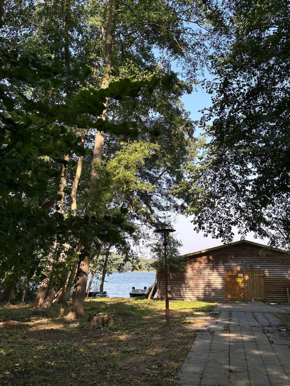Paradiesufer Am Milmersdorf